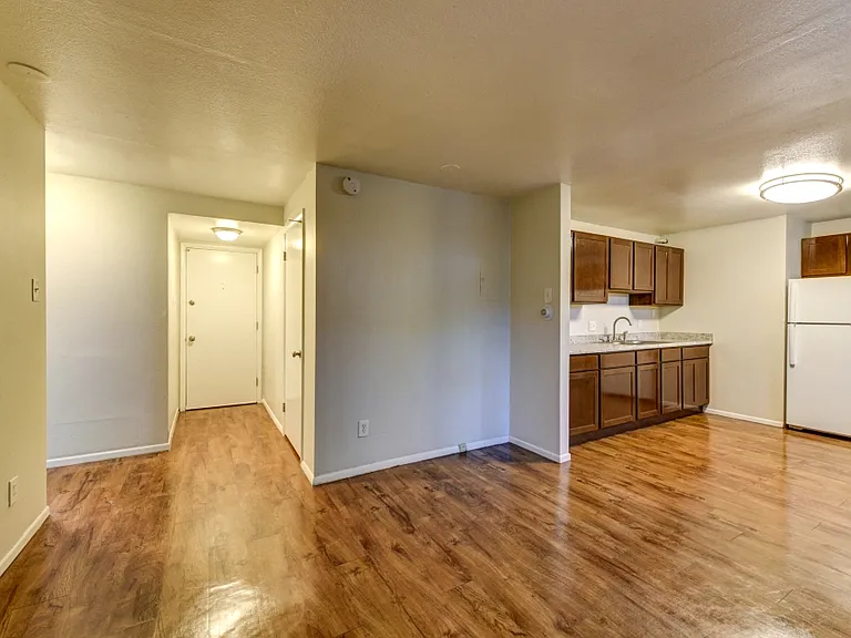 Red Brick Apartments — Photo 21