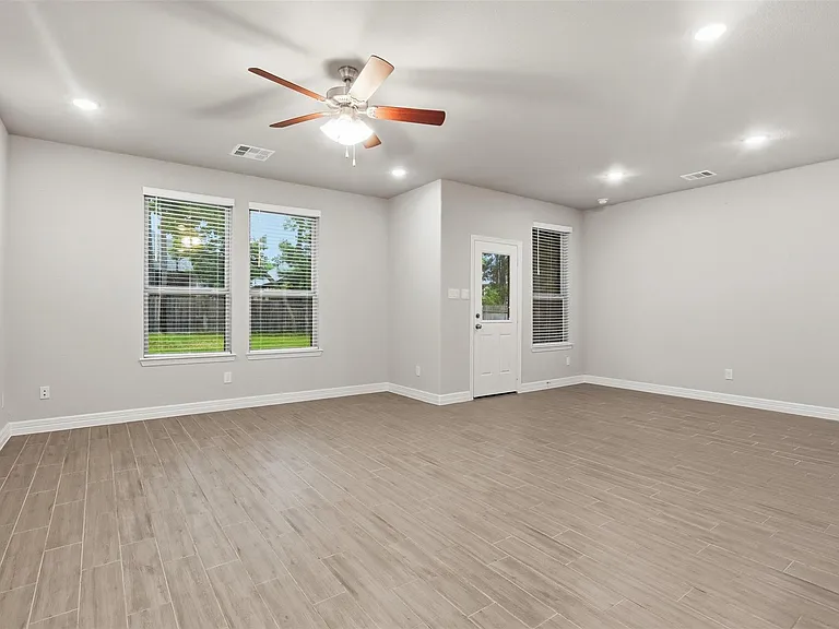 119 Buttonwood Ct — Photo 13