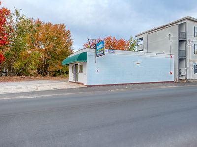 696 Valley St, Manchester, NH, 03103