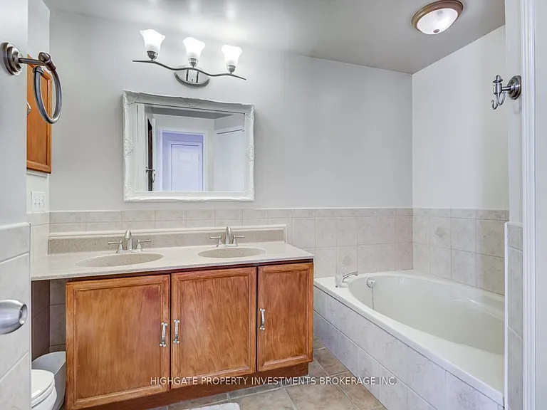 913 Dyer Ct — Photo 16