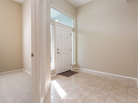 Formal entry set back from the living area. 