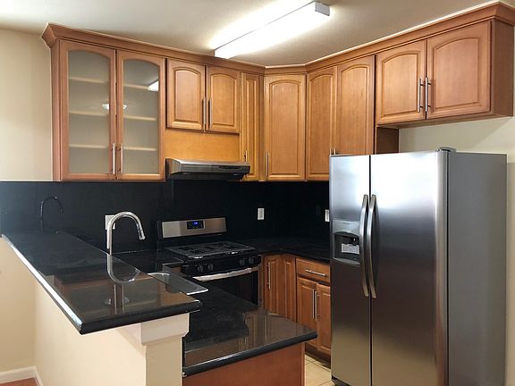 5th image of 2236 E 21st St