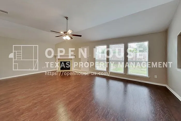 3 bed, 2.0 bath, 2102 sqft, $2,040 — Photo 3