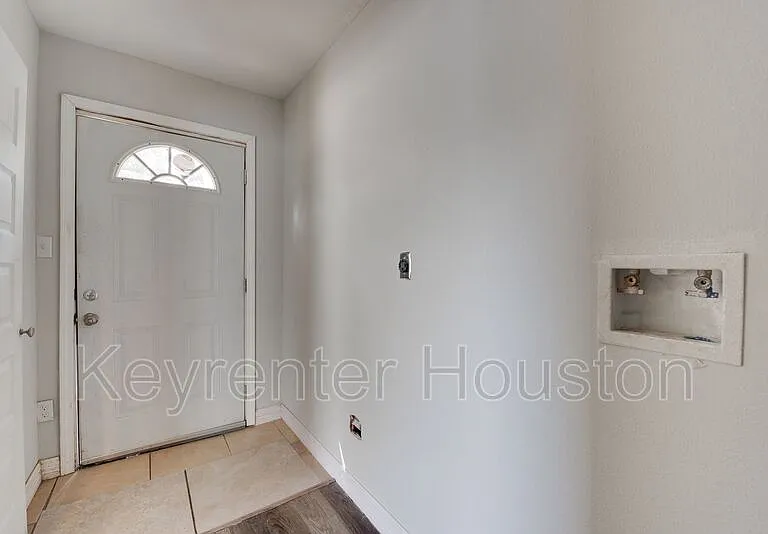 7601 Springdale St — Photo 11