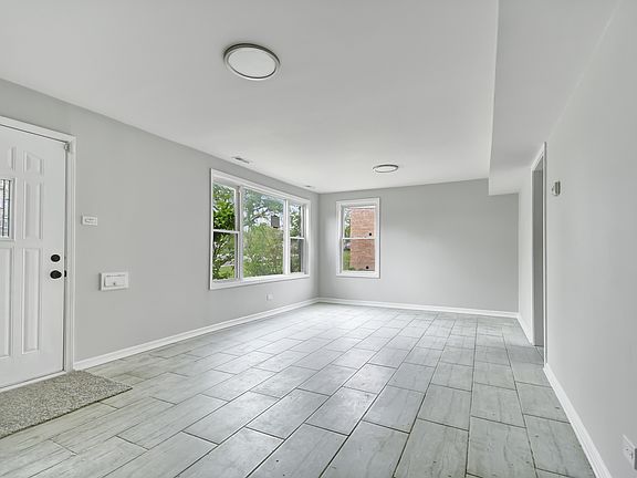 2nd image of 305 Oakwood St