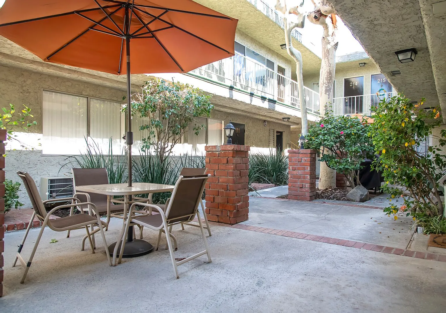 5851 Hazeltine Ave. — Photo 3