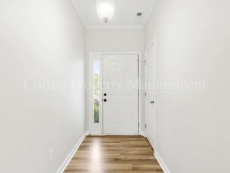1010 Winterberry Cir — Photo 4