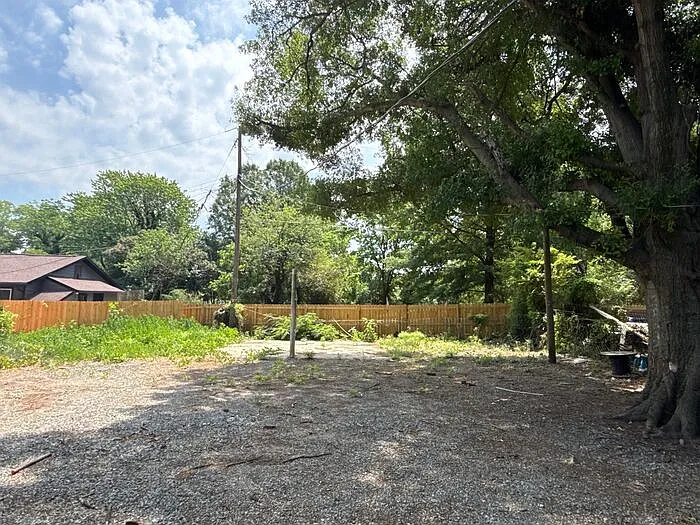 207 Bradford Dr — Photo 14