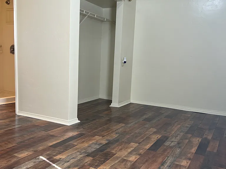 633 Avenue M #C — Photo 8