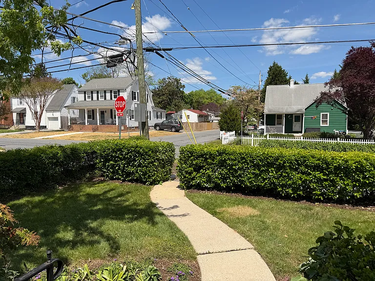533 Morris Ave — Photo 4