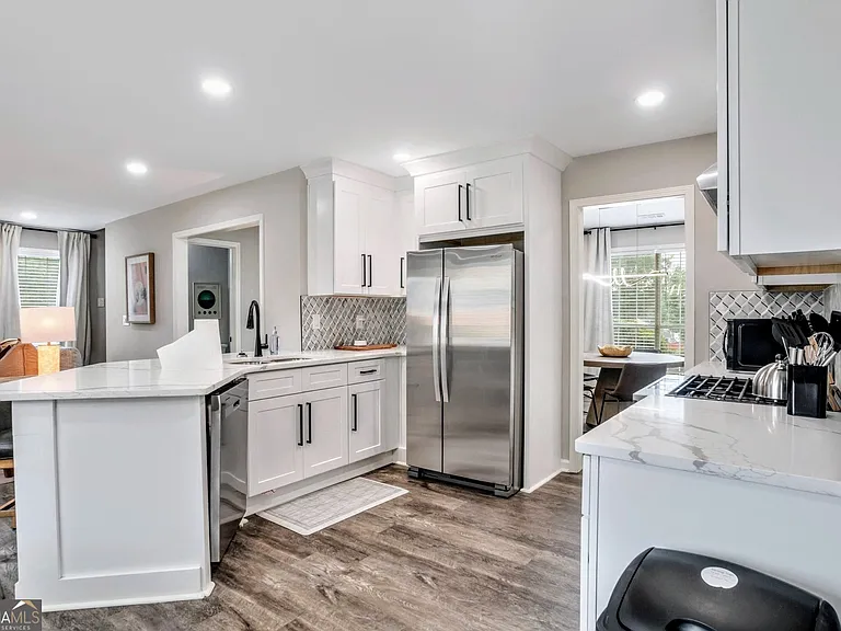8008 Clearview Cir — Photo 10