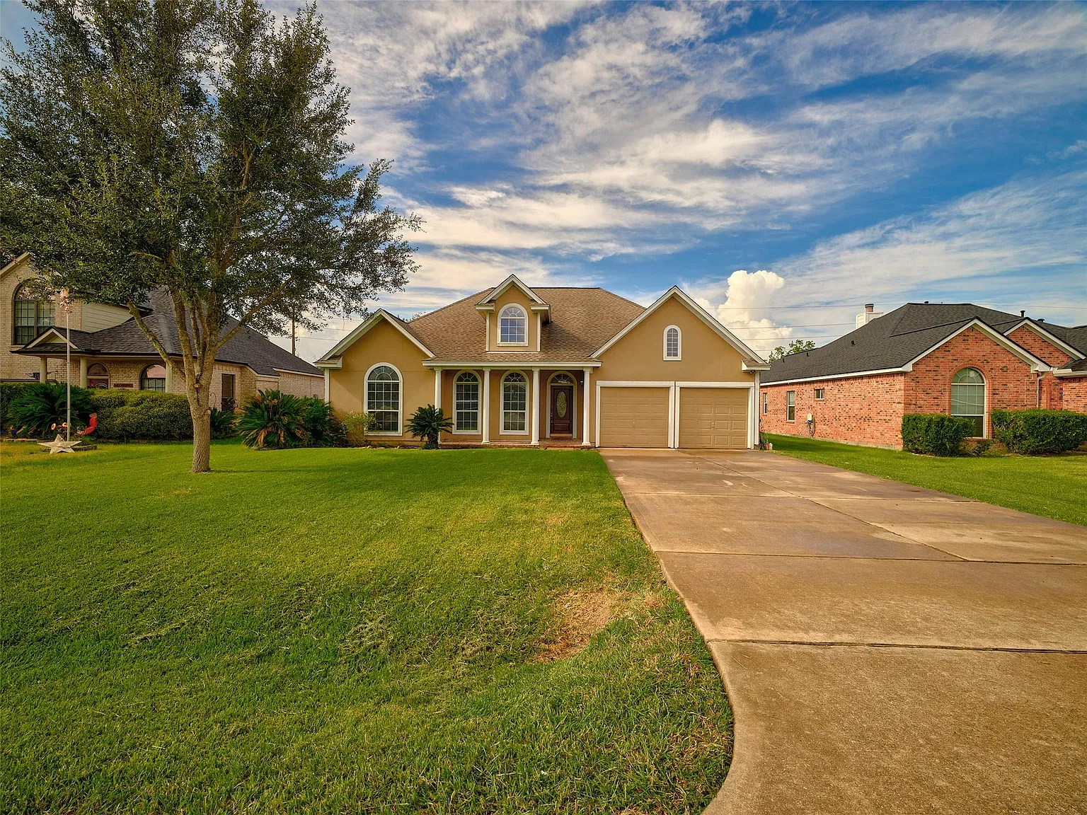 3 bed, 2.0 bath, 1816 sqft, $2,200 — Photo 2