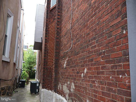 4th image of 5024 Walton Ave