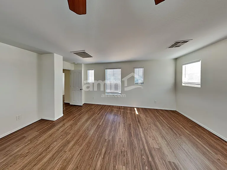 3282 E Oakland St — Photo 15