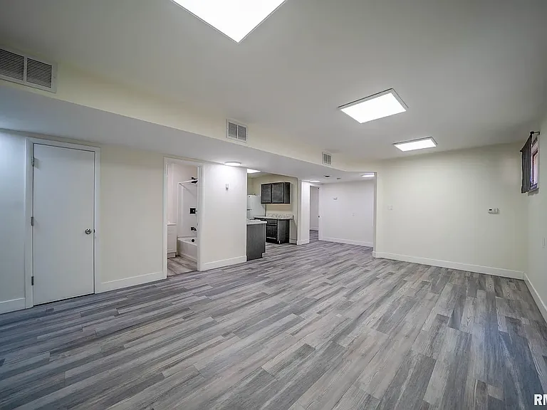 324 S James St — Photo 20