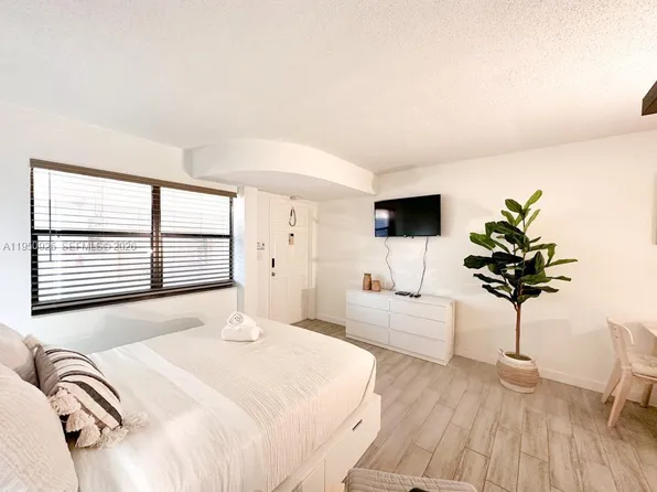 664 SE 20th Ave APT 6, Deerfield Beach, FL 33441