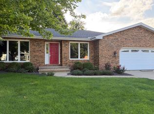 38 Pembrook Cir, Bloomington, IL 61704