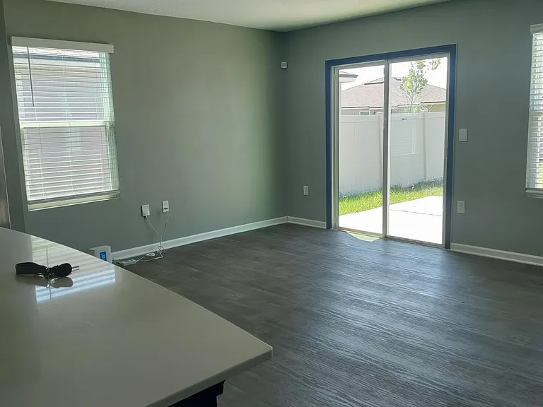 4260 Hemlock St — Photo 5