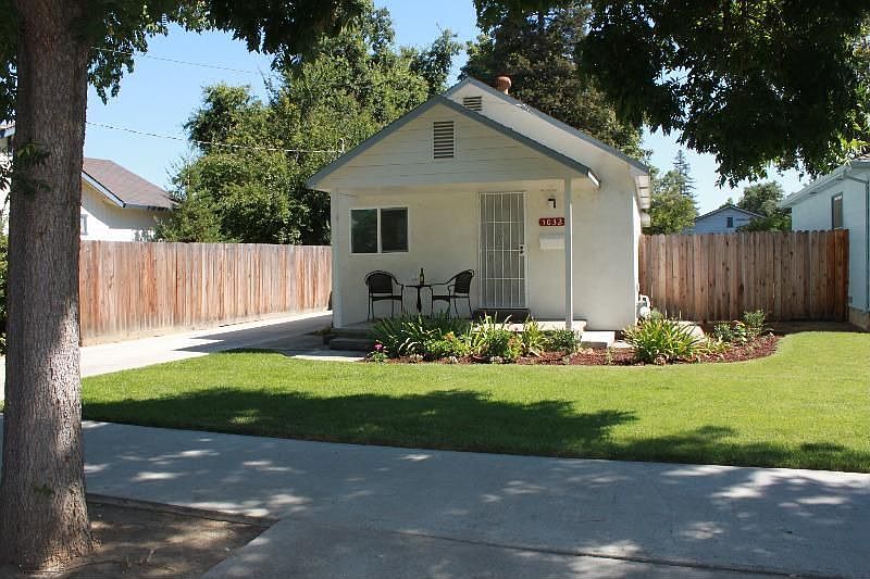1st image of 1032 Pendegast St