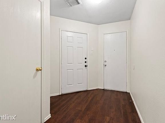 4th image of 2031R Wooded Oaks Dr