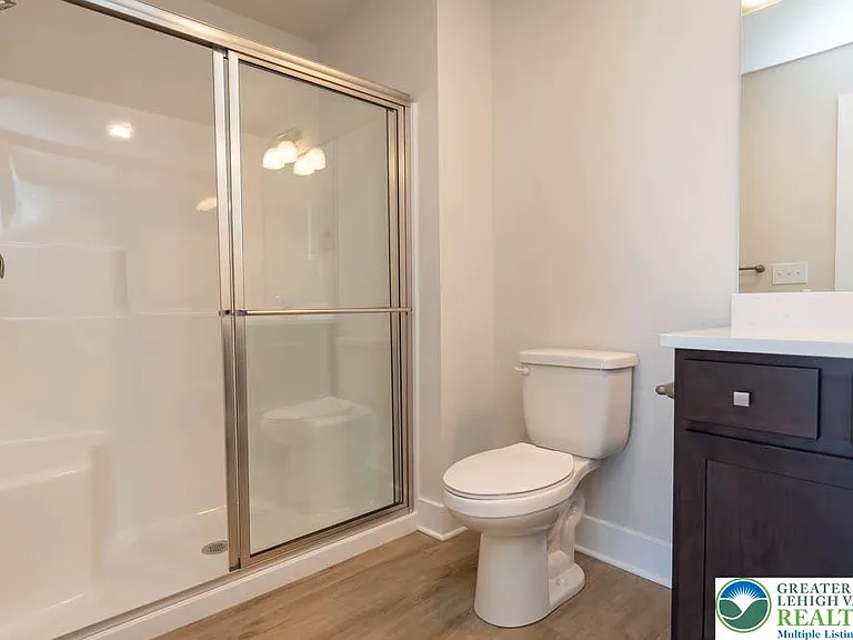 1275 E 4th St #202 — Photo 21