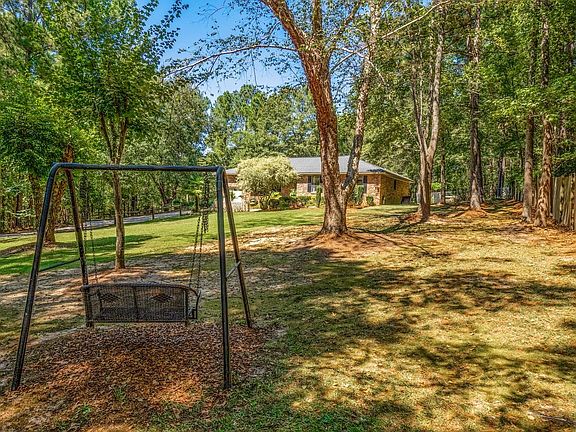 3rd image of 5665 Beech Creek Dr
