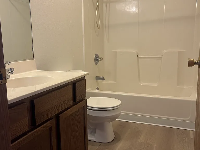 215 Jewel Dr #6 — Photo 6