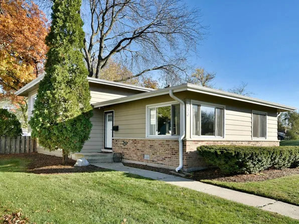 813 S Berkley Ave, Elmhurst, IL 60126