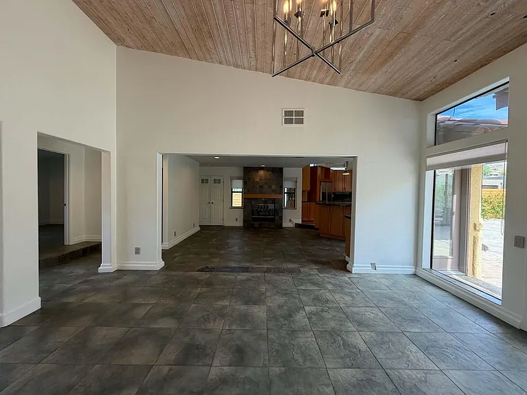 10 Venus Dr — Photo 36