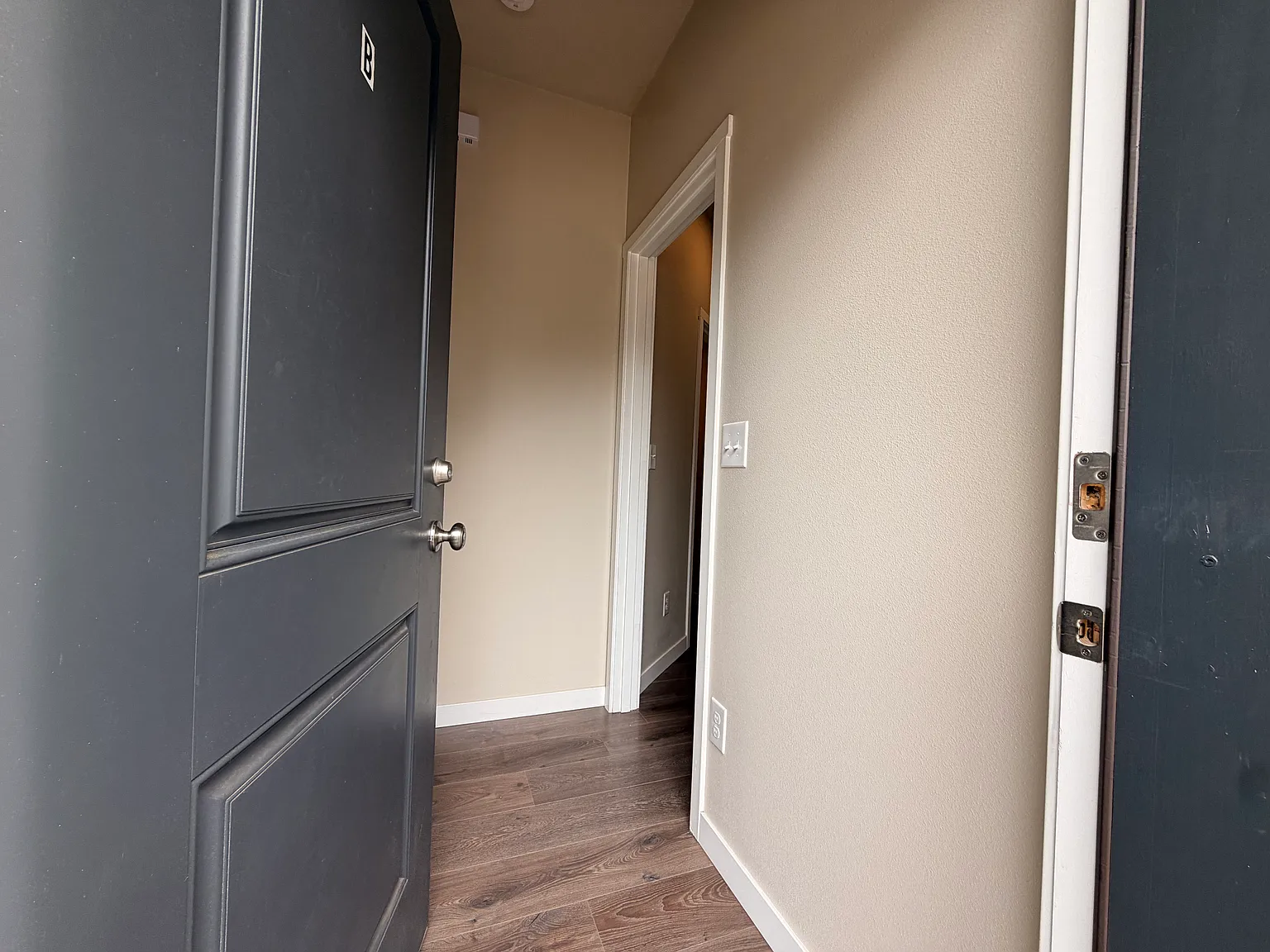 Studio, 450 sqft, $1,195 — Photo 2