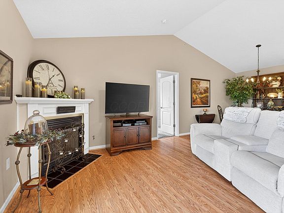 4th image of 3834 Carberry Dr