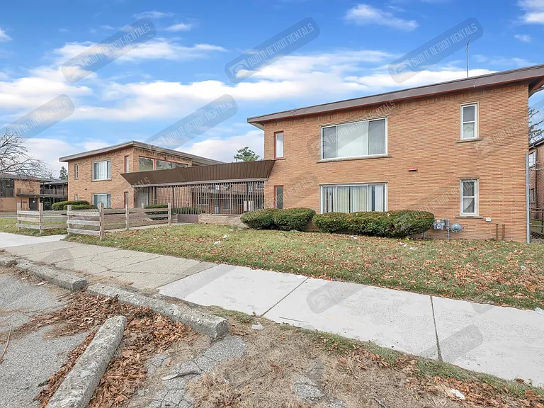 16705 Greenfield Rd #6 — Photo 3
