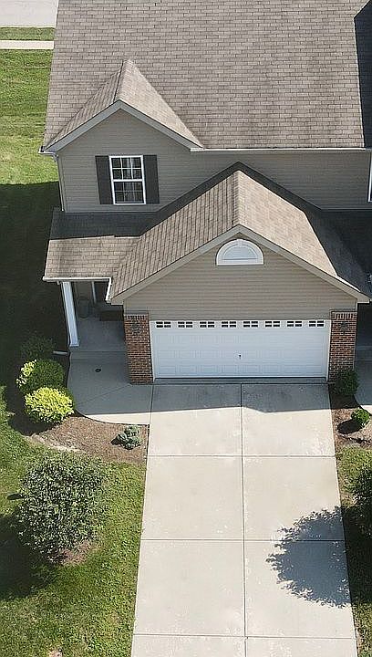 1st image of 819 Foxgrove Dr