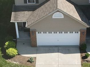 819 Foxgrove Dr, Fairview Heights, IL 62208