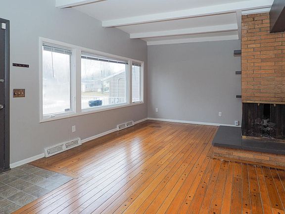 3rd image of 6144 Peachtree St