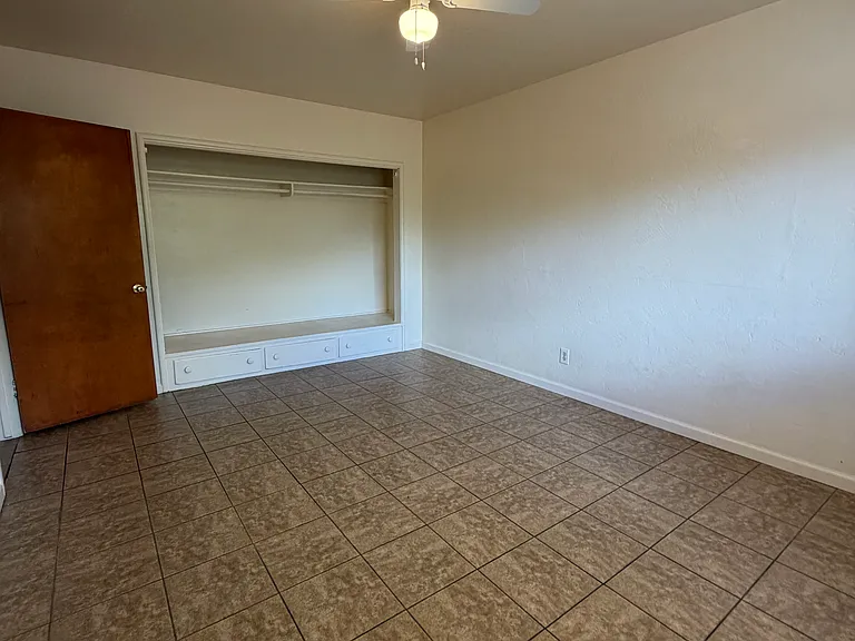 2038 E Ashlan Ave — Photo 25