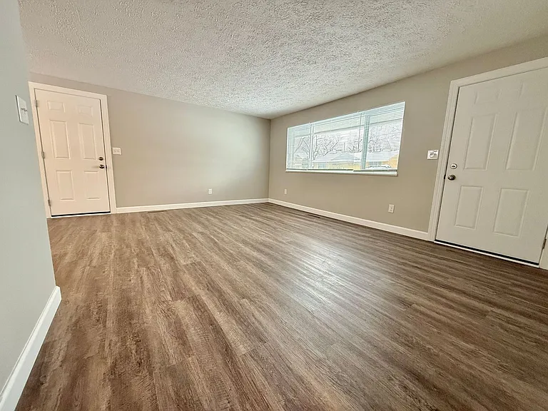 309 Lesher Dr — Photo 3