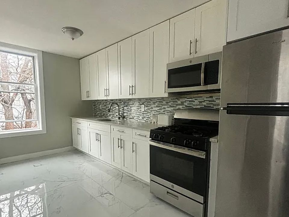 1st image of 398 Woodlawn Ave #2K