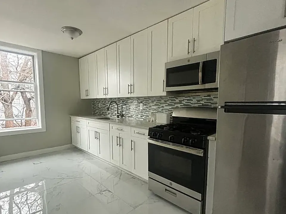 398 Woodlawn Ave #2K