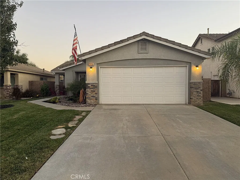 3 bed, 1342 sqft, $3,100 — Photo 2