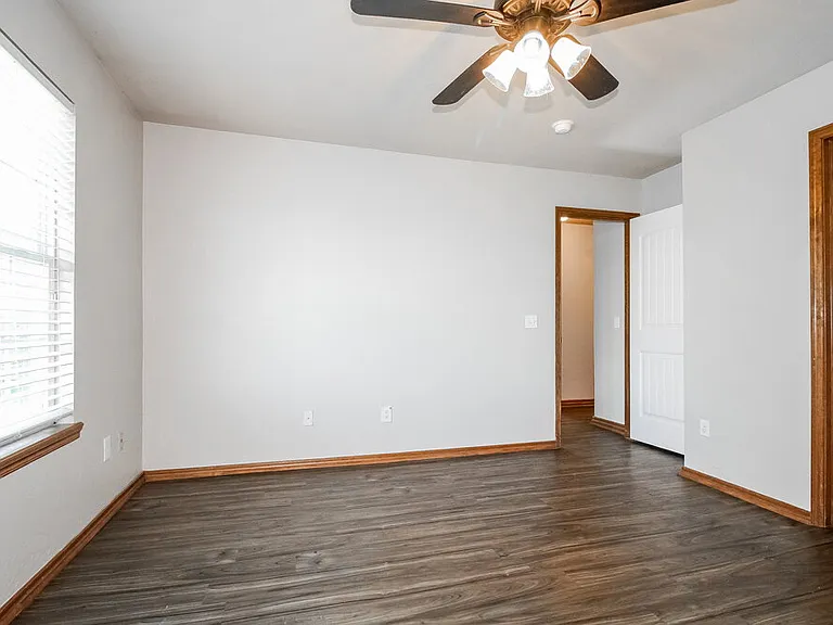 816 Eric Cir — Photo 13