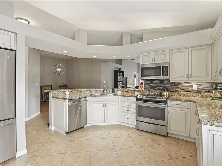 6829 Satinleaf Rd S #204 — Photo 12