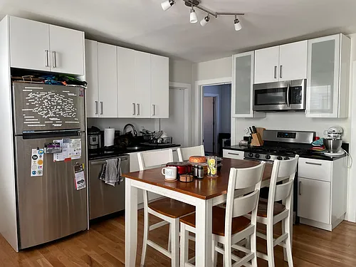 273B Cardinal Medeiros Ave #2 Photo 1