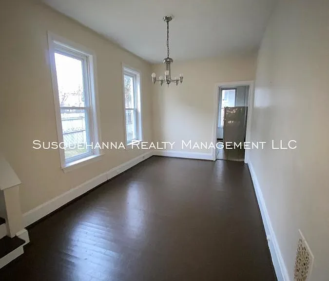 337 S 15th St — Photo 4
