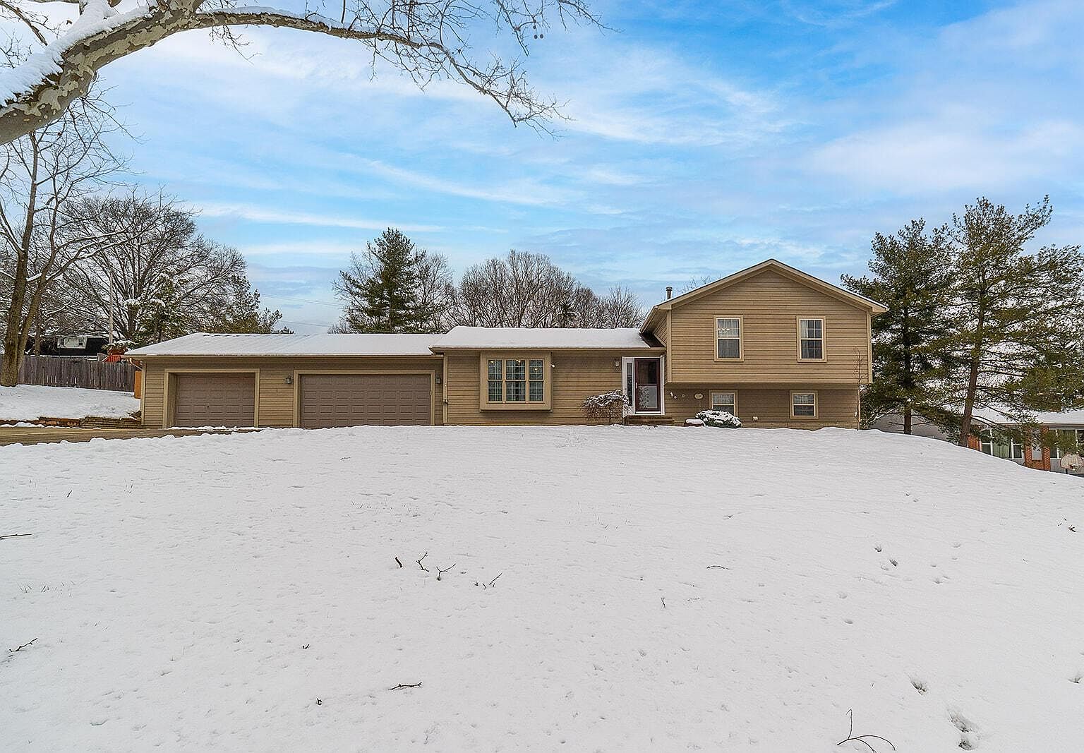 762 Clubview Blvd S, Columbus, OH 43235 | Zillow