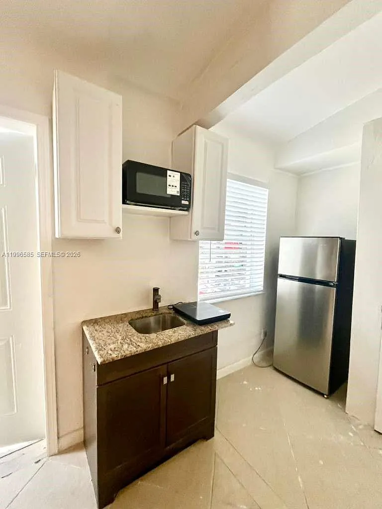 Building Photo - 1815 NE 174th St #0