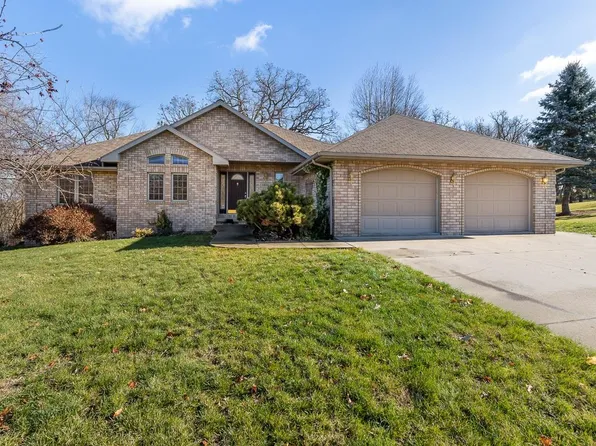 13558 Sandalwood Ct, Dyersville, IA 52040