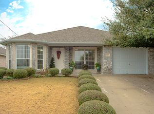 1827 Gateway Cir, Grand Prairie, TX 75051