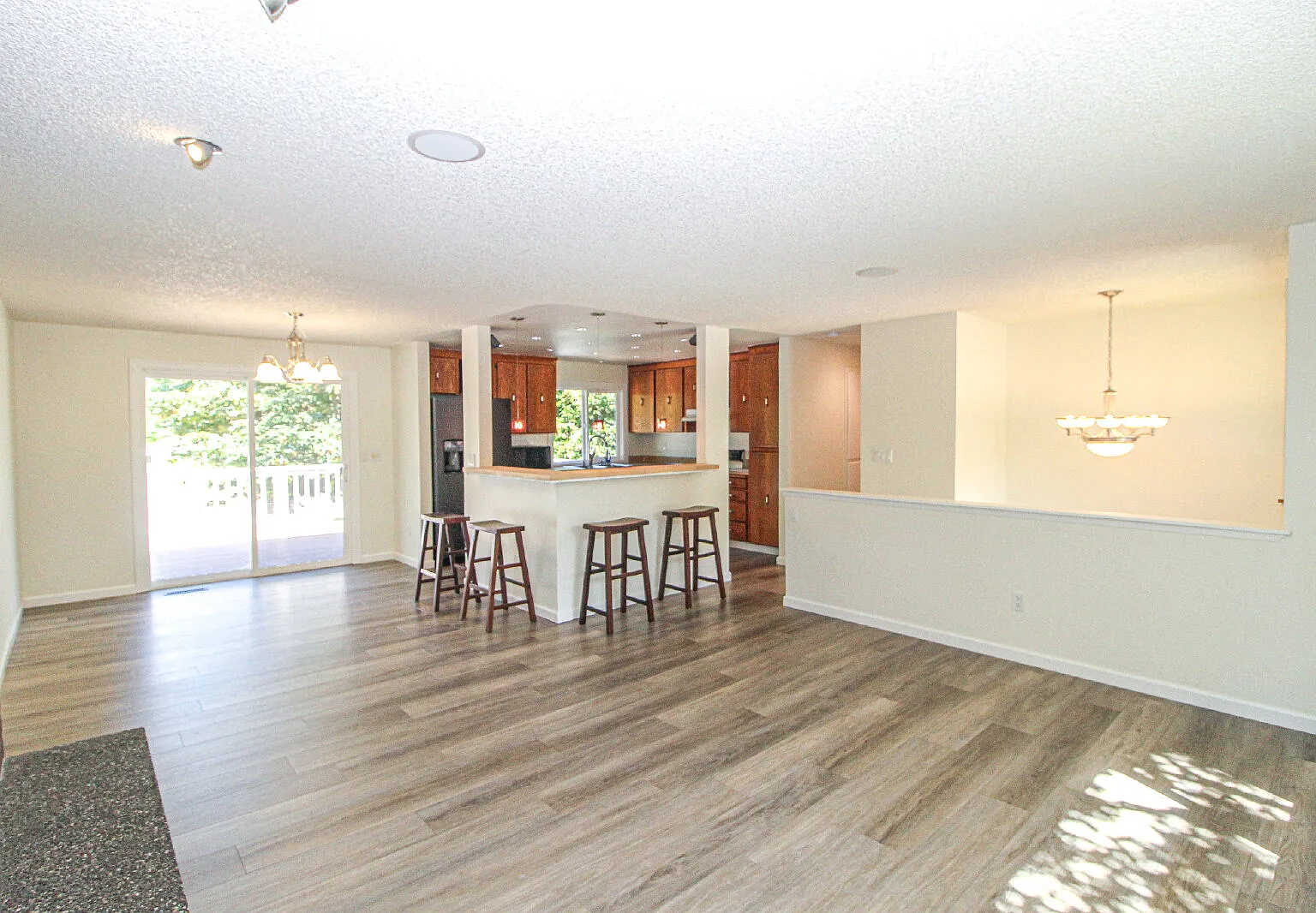 4 bed, 2.0 bath, 1890 sqft, $3,700 — Photo 4
