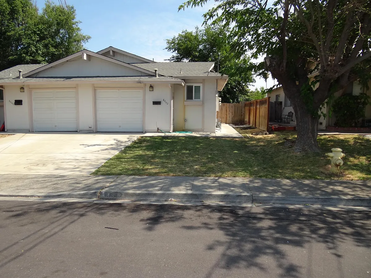 Building Photo - 8642 Beverly Ln